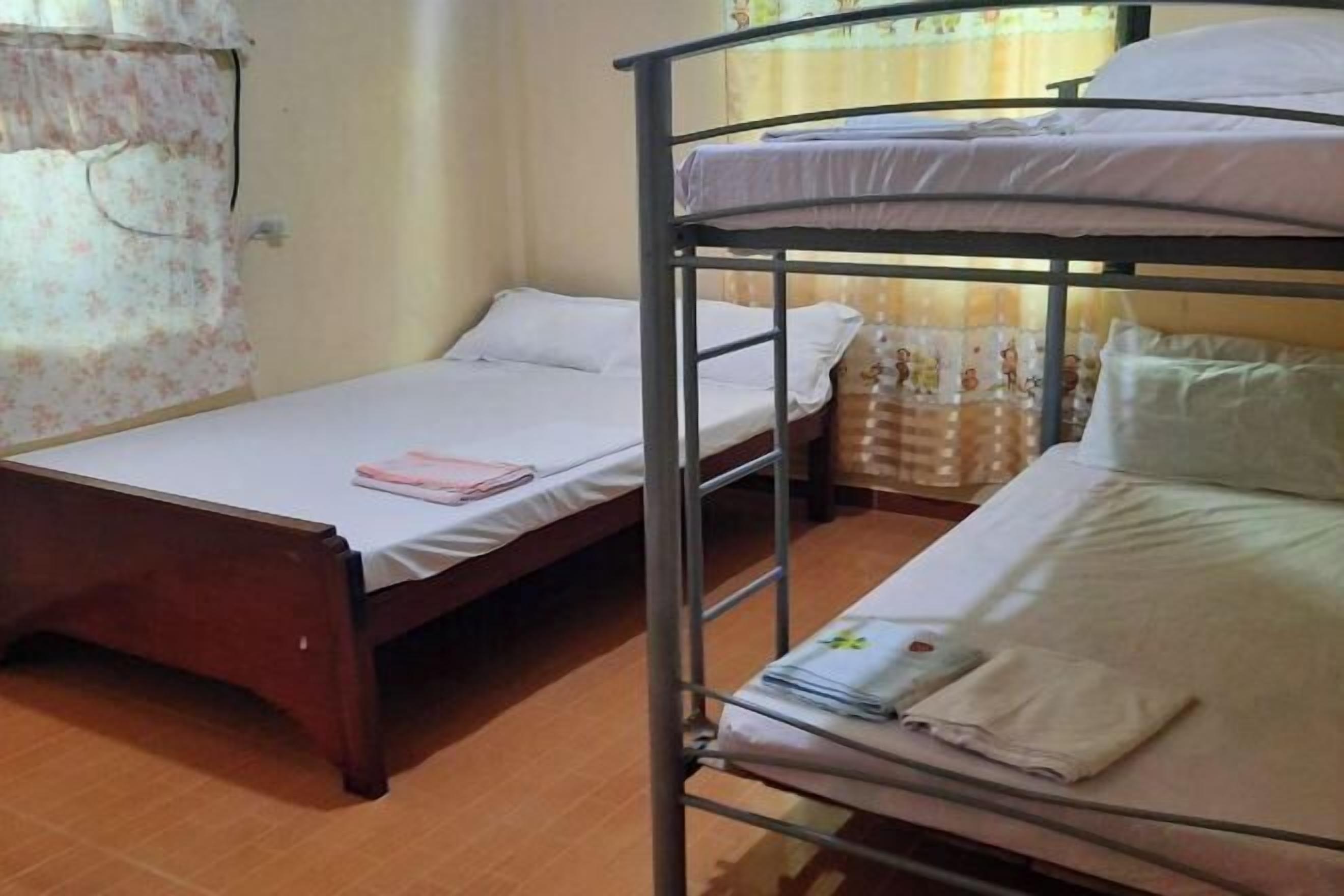 1 soverom, skrivebord, strykejern/-brett og wi-fi (inkludert)