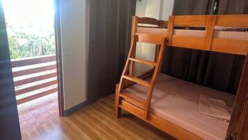 1 soverom, skrivebord, strykejern/-brett og wi-fi (inkludert)