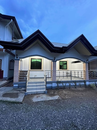 Fachada da propriedade