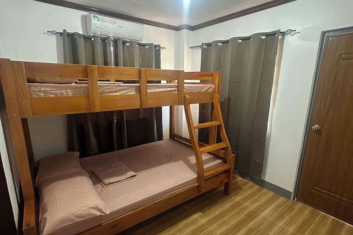 1 bedroom, desk, iron/ironing board, free WiFi