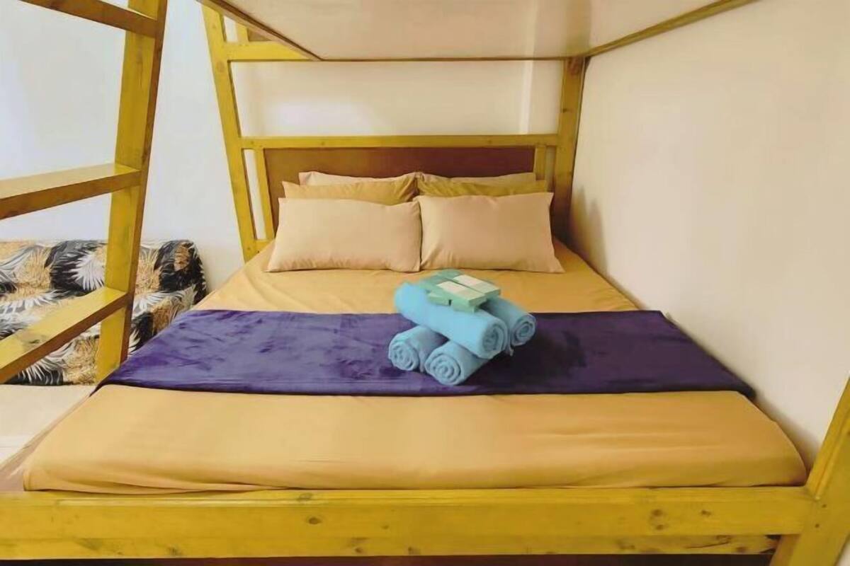 1 bedroom, desk, free WiFi, bed sheets