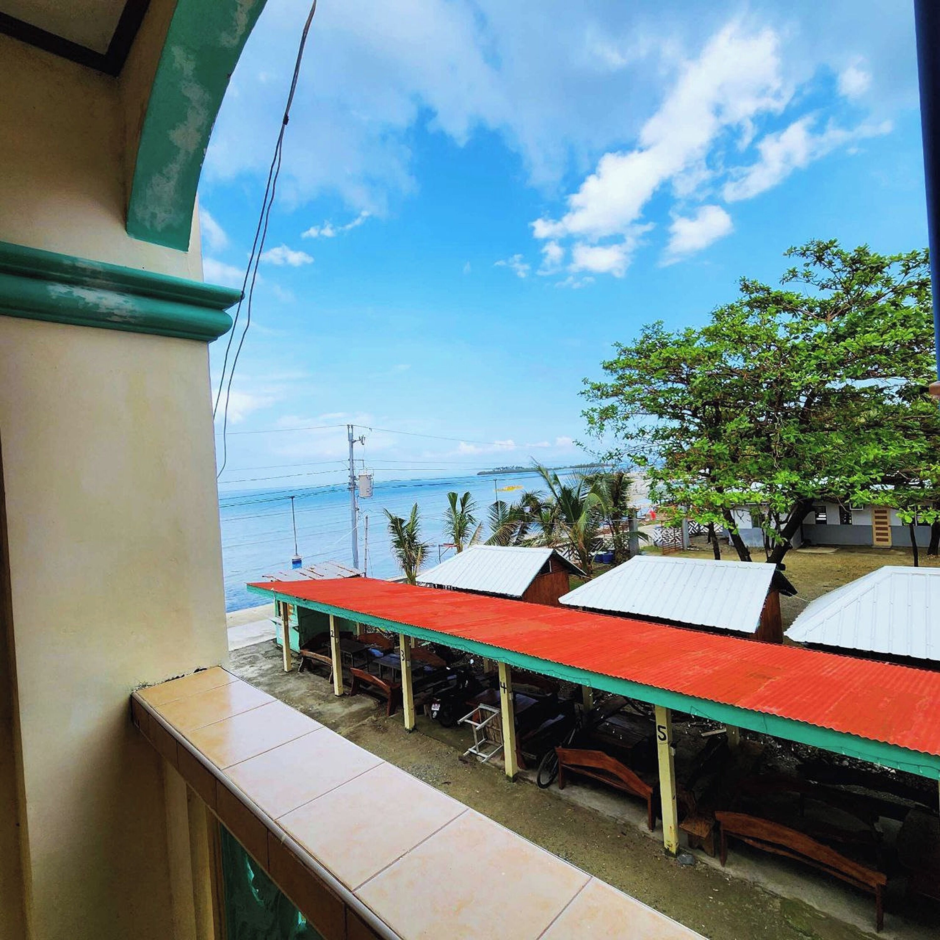 مكتب وواي فاي مجانًا وملاءات أسرّة