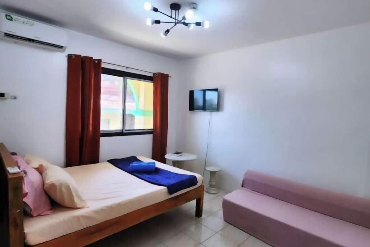 1 bedroom, desk, free WiFi, bed sheets