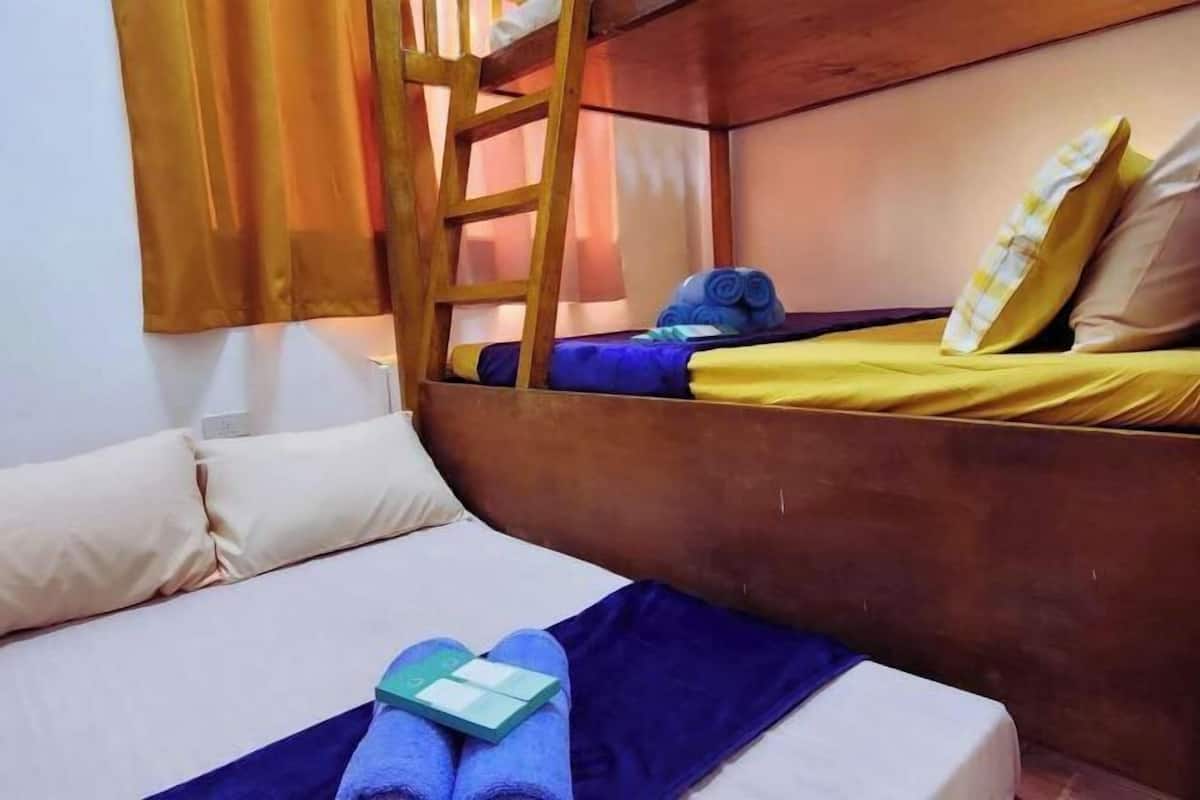 1 bedroom, desk, free WiFi, bed sheets