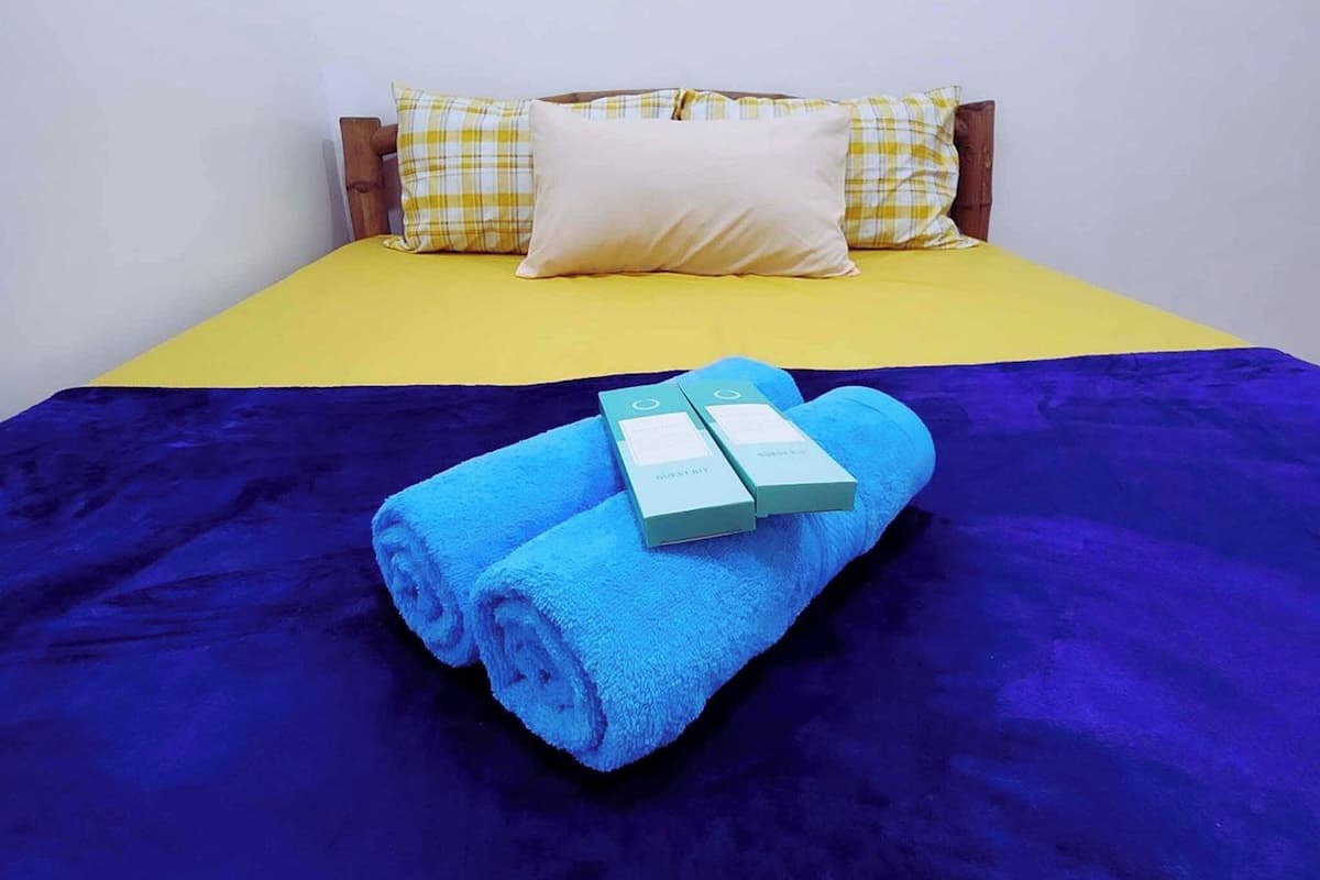 Family Room | Desk, free WiFi, bed sheets