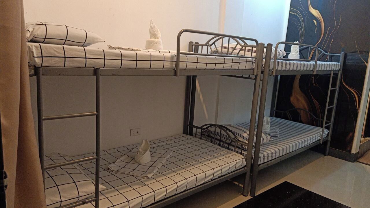 Værelse til 4 personer | Minibar, skrivebord, gratis Wi-Fi, sengetøj