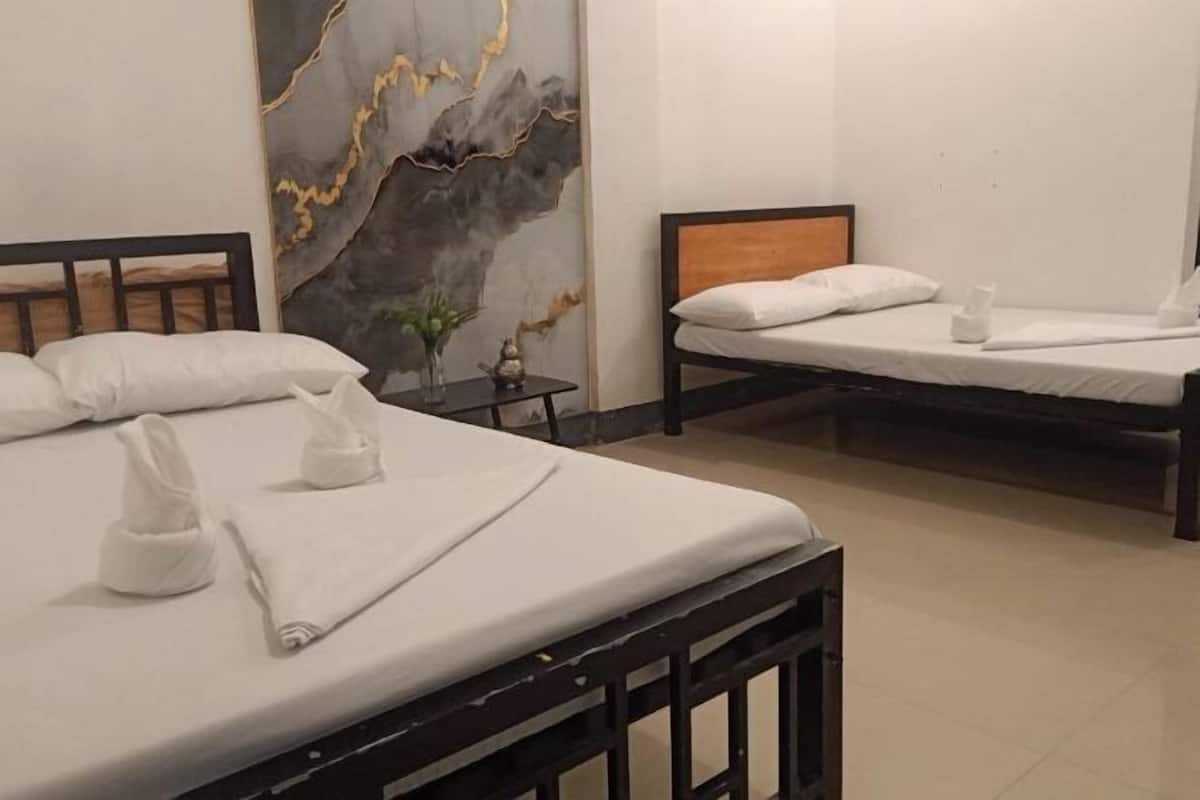 Minibar, skrivebord, wi-fi (inkludert) og sengetøy