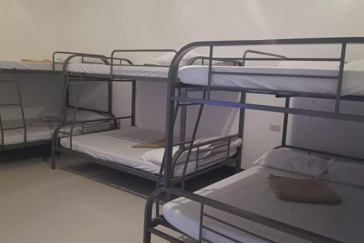 Minibar, escritorio, wifi gratis y ropa de cama