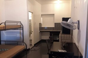 家庭客房 | 迷你吧、書桌、免費 Wi-Fi、床單