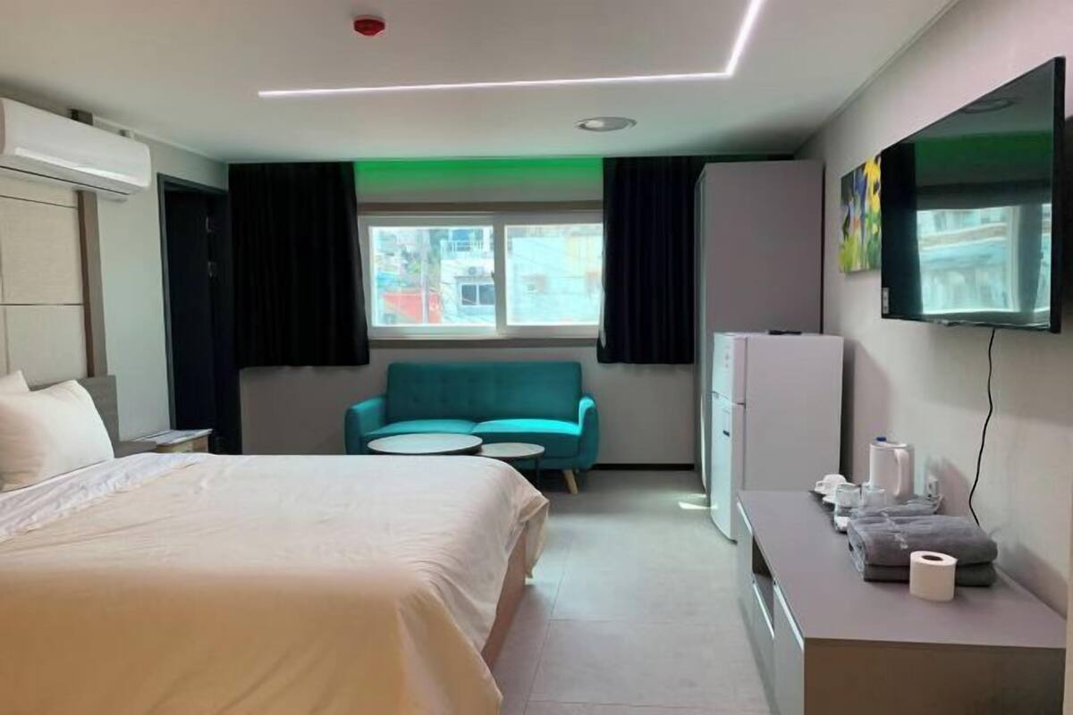 In-room safe, desk, iron/ironing board, free WiFi