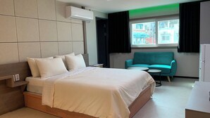 Superior Room | In-room safe, desk, iron/ironing board (on request), free WiFi - Hotel Kaya Puerto Galera (Puerto Galera)