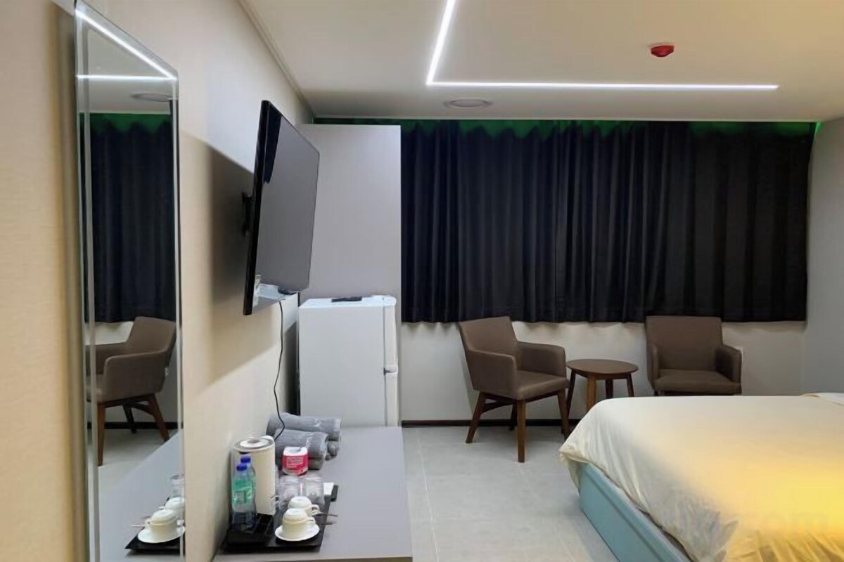In-room safe, desk, iron/ironing board (on request), free WiFi