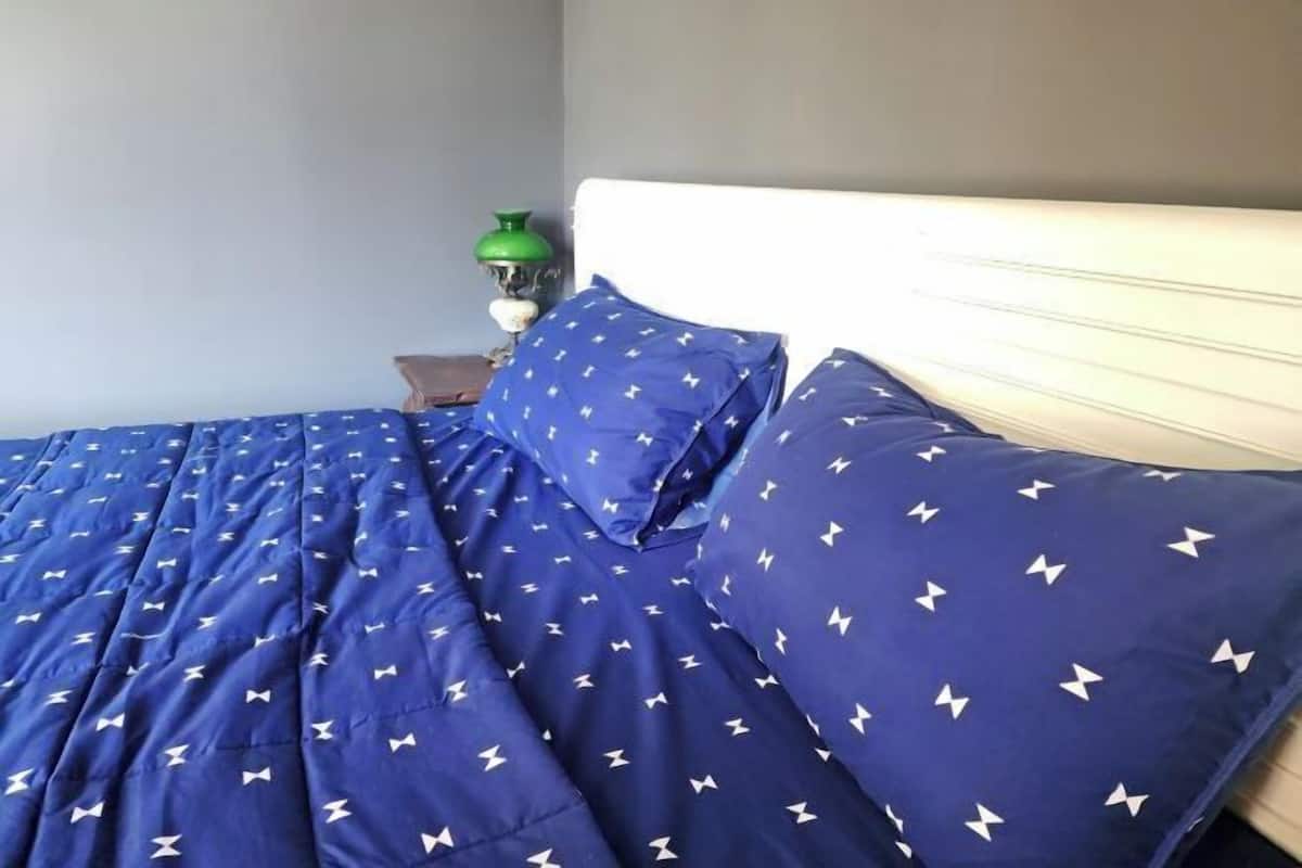 Free WiFi, bed sheets
