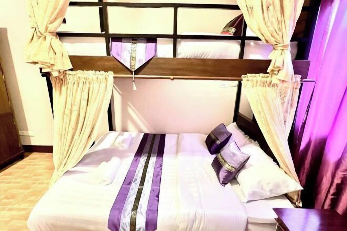 Desk, free WiFi, bed sheets