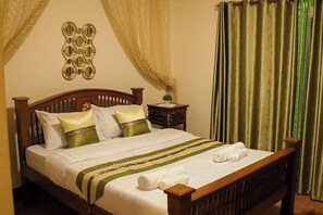Deluxe Double Room | Desk, free WiFi, bed sheets - Lm Hostel (Chiang Mai)