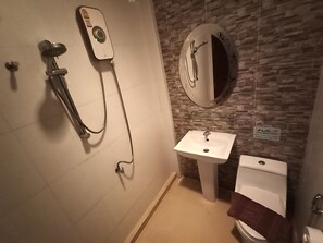 Escriptori, wifi gratuïta i roba de llit 