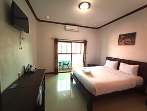 Desk, free WiFi, bed sheets