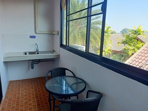 Desk, free WiFi, bed sheets - Be One Boutique Resort By Zuzu (Chiang Rai)