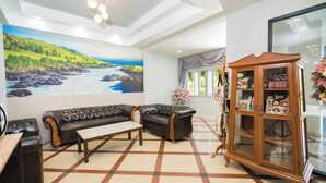 Lobby sitting area - Top Inn Hotel (Maha Sarakham)