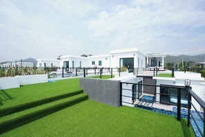 Classic Villa, Private Pool, Mountain View | Desk, free WiFi, bed sheets