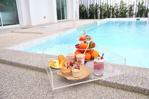 Premium-Villa, eigener Pool, Bergblick | Schreibtisch, kostenloses WLAN, Bettwäsche