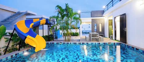 Vila Comfort, kolam renang pribadi, pemandangan gunung | 3 kamar tidur, meja kerja, Wi-Fi gratis, dan seprai linen