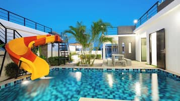 Vila clássica, piscina particular, vista para a montanha | 3 quartos, escrivaninha, Wi-Fi de cortesia, roupa de cama