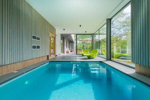 Indendørs pool