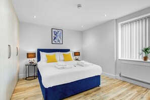 3 Schlafzimmer, Schreibtisch, Bügeleisen/Bügelbrett, Reisekinderbett