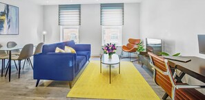 Smart TV - Hybrid Resi - Fulham | 3 Bed Apartment (London)