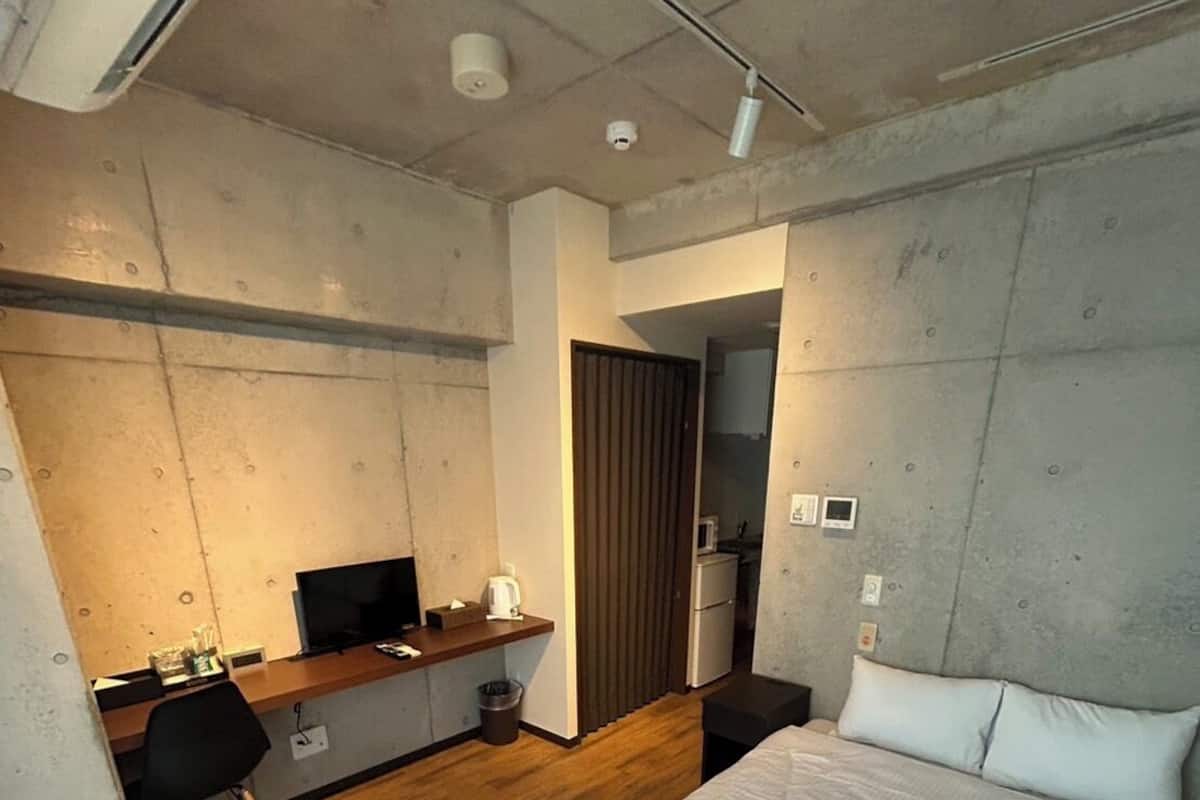 Standard Double Room, 1 Double Bed, Non Smoking, Corner | Laptop workspace, free WiFi