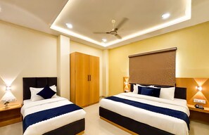 Soundproofing, free WiFi, bed sheets - Hotel Manas Inn (Faizabad)