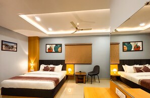 Soundproofing, free WiFi, bed sheets - Hotel Manas Inn (Faizabad)