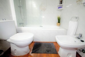 Hair dryer, bidet, towels, soap - Pez Espada Apartment (Torremolinos)