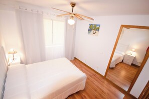 2 bedrooms, iron/ironing board, WiFi, bed sheets - Pez Espada Apartment (Torremolinos)