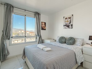 2 sovrum, skrivbord, strykjärn/strykbräda och wi-fi