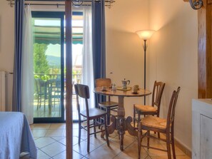 Dining - Farmhouse in Marsciano with Pool and Vineyards (Marsciano)