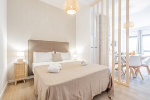 Een strijkplank/strijkijzer, gratis wifi, beddengoed