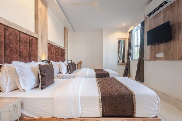 Deluxe Triple Room | Soundproofing, free WiFi - Hotel Silver Park (Mumbai)