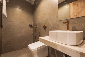 Superior Double Room, City View | Bathroom | Shower, towels, soap, shampoo - Hotel Silver Park (Mumbai)