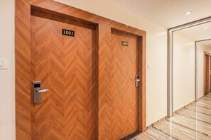 Standard Double Room, City View | Living area | TV - Hotel Silver Park (Mumbai)