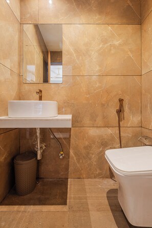 Standard Double Room, City View | Bathroom | Shower, towels, soap, shampoo - Hotel Silver Park (Mumbai)