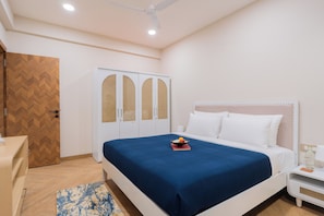Apartment, 1 Queen Bed, Non Smoking, Kitchen | 1 bedroom, blackout drapes, iron/ironing board, free WiFi