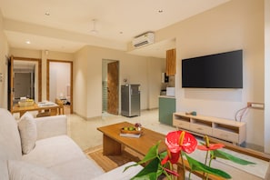 Apartment, 1 Queen Bed, Non Smoking, Kitchen | Living area | Flat-screen TV