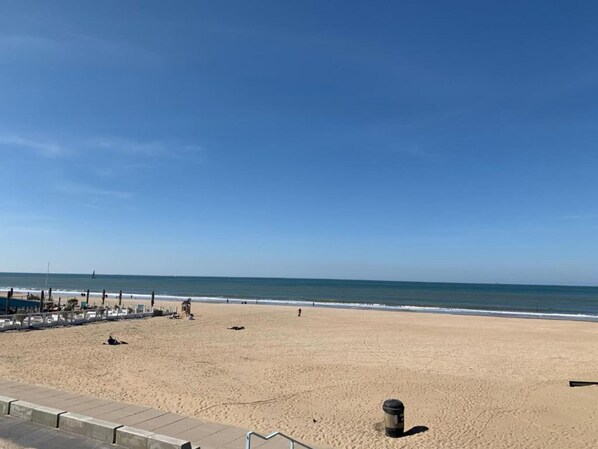 Una spiaggia nelle vicinanze