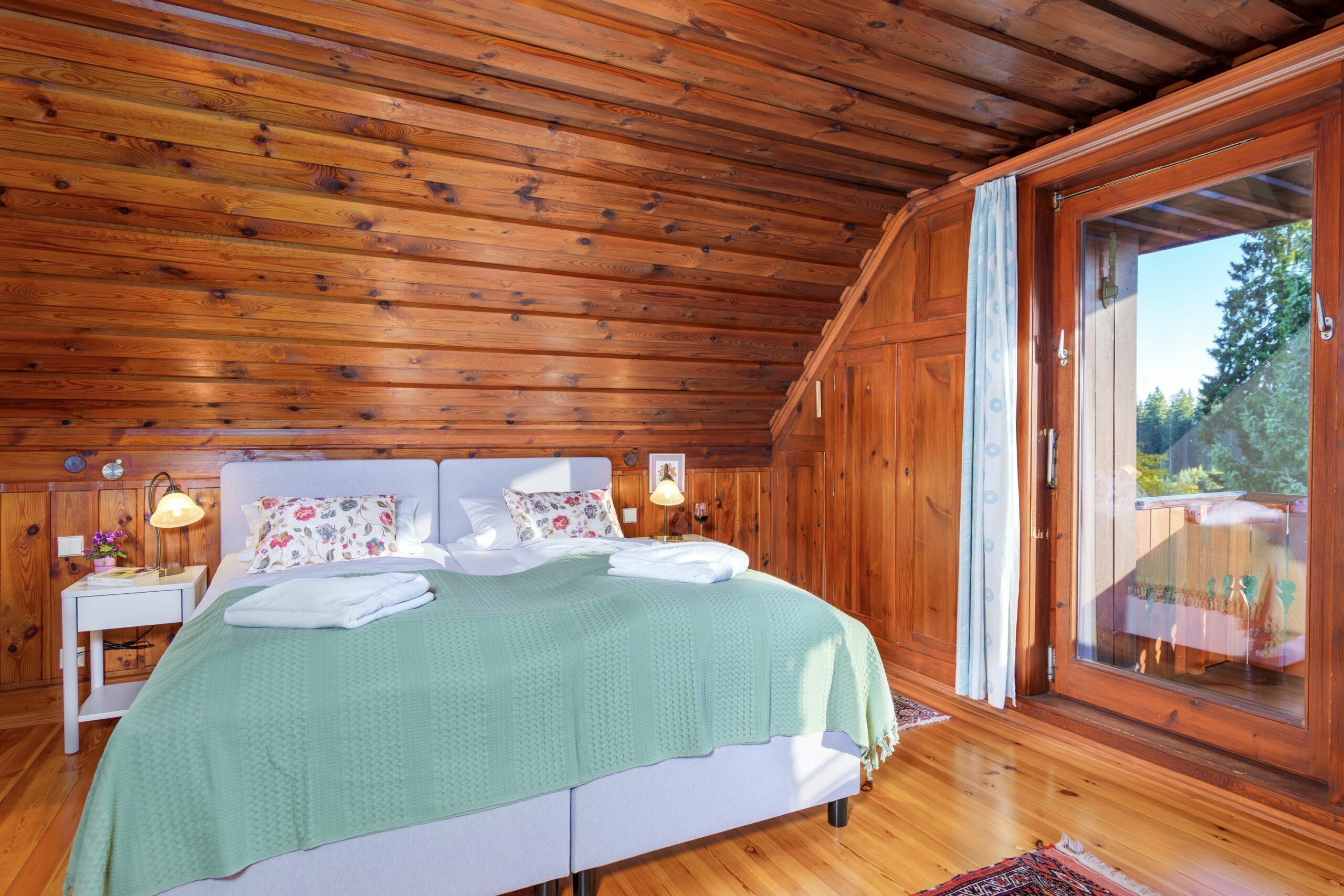 5 Schlafzimmer, Schreibtisch, Bügeleisen/Bügelbrett, WLAN
