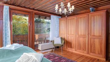 5 Schlafzimmer, Schreibtisch, Bügeleisen/Bügelbrett, WLAN