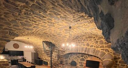 Le gite du Parayre, a renovated barn with games room, in Aveyron, France