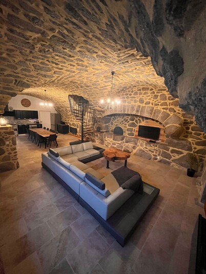 Le gite du Parayre, a renovated barn with games room, in Aveyron, France