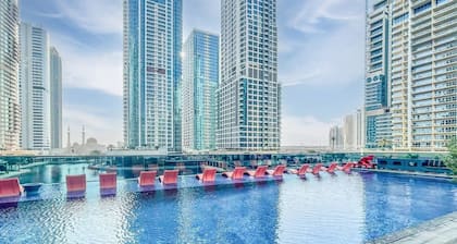 Heaven Crest Vacation Homes - Balcony with City View 1BHK in JLT Dubai Close to Metro & Marina